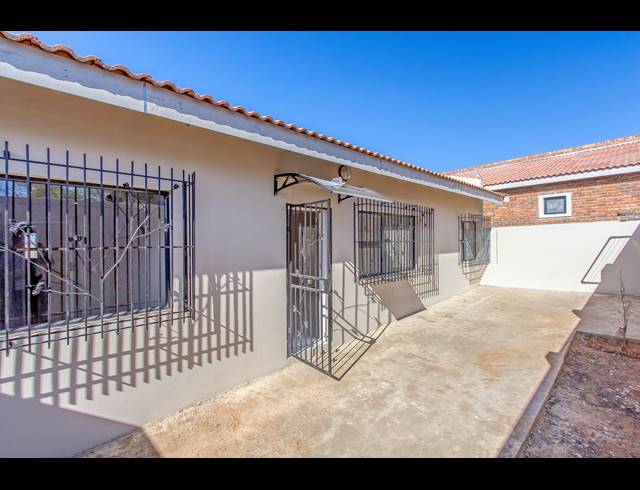2 BEDROOM FREESTANDING TO LET IN MARLBORO GARDENS